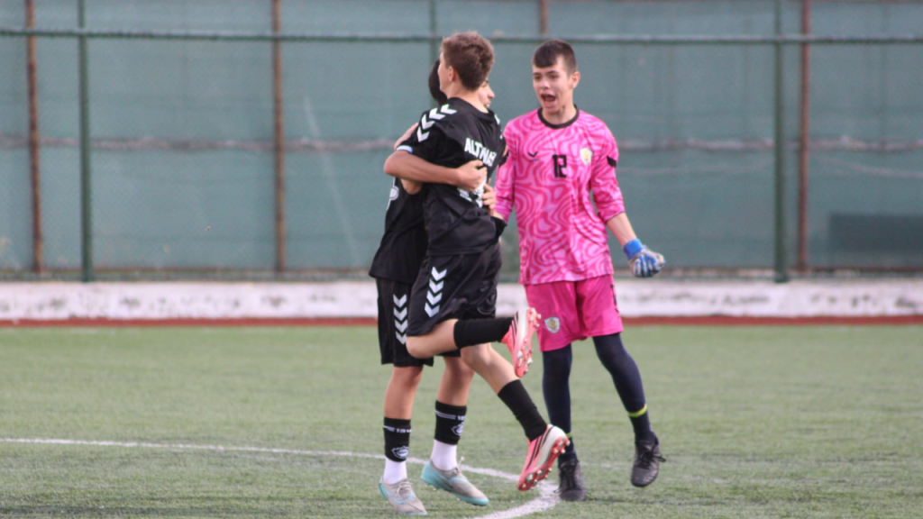 U-14 ligi heyecanı sürüyor: 1-1 sona erdi